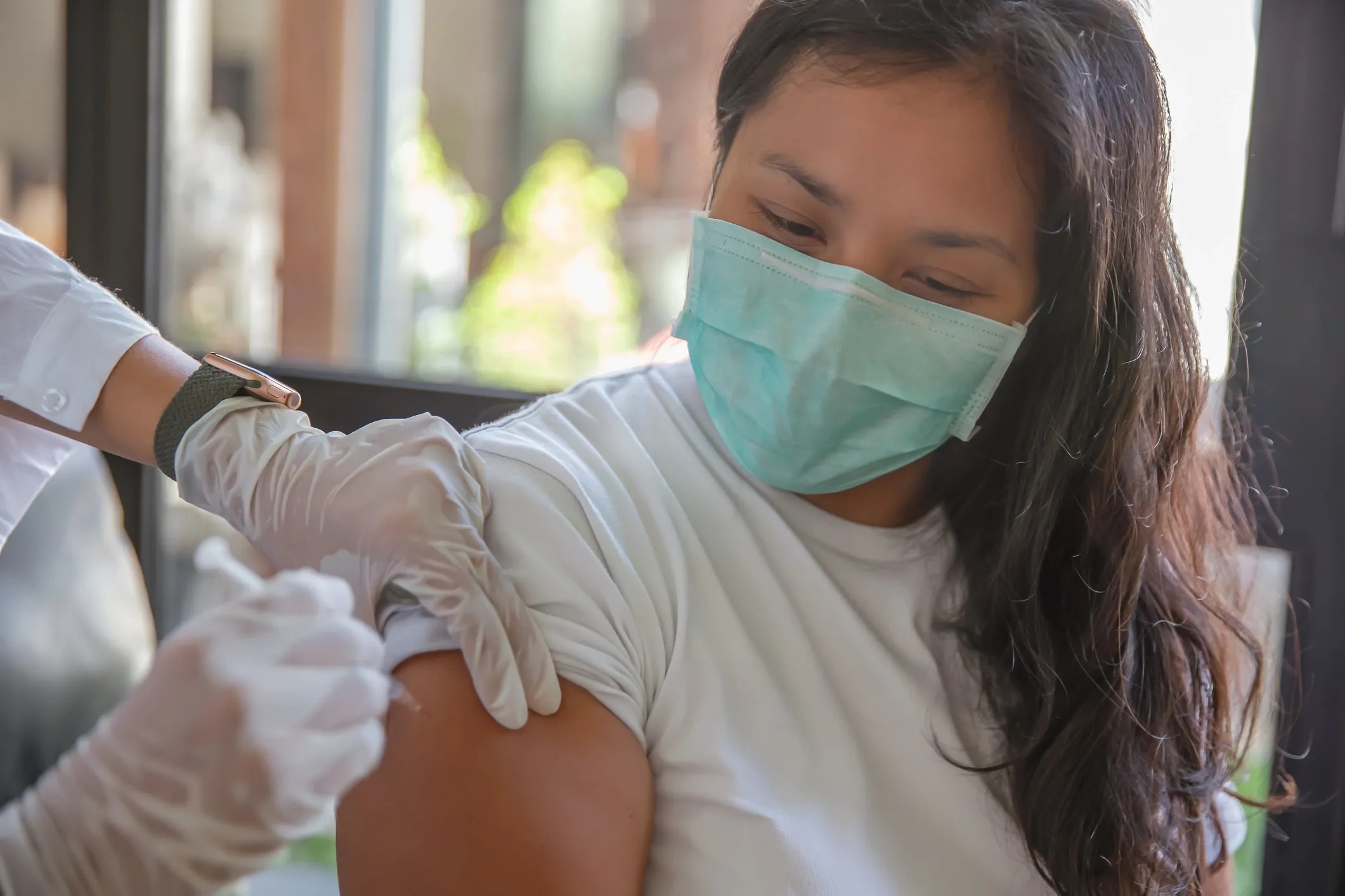 Pharmacist administering a flu shot